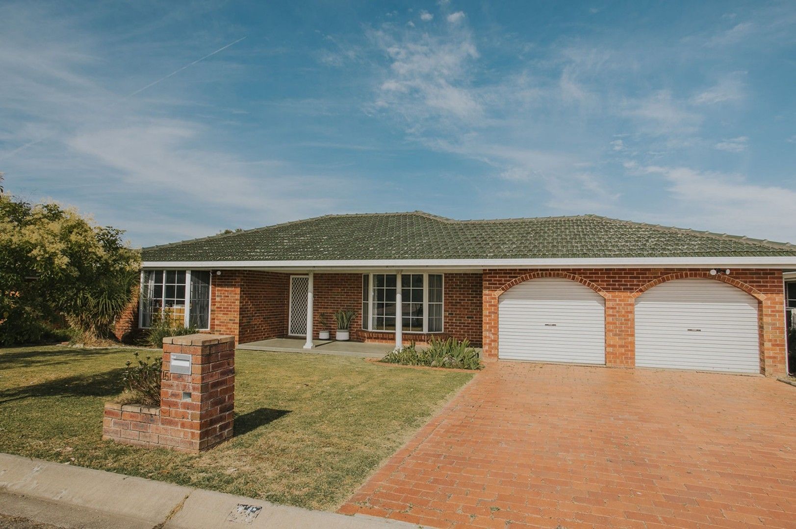 4 bedrooms House in 15 Noonga Crescent TAMWORTH NSW, 2340