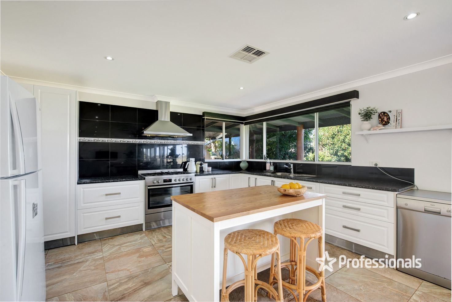 131 Wittenoom Circle, White Peak WA 6532, Image 2