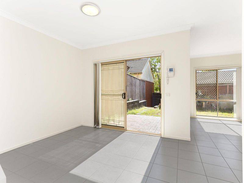 30 Cadman Avenue, West Hoxton NSW 2171, Image 1