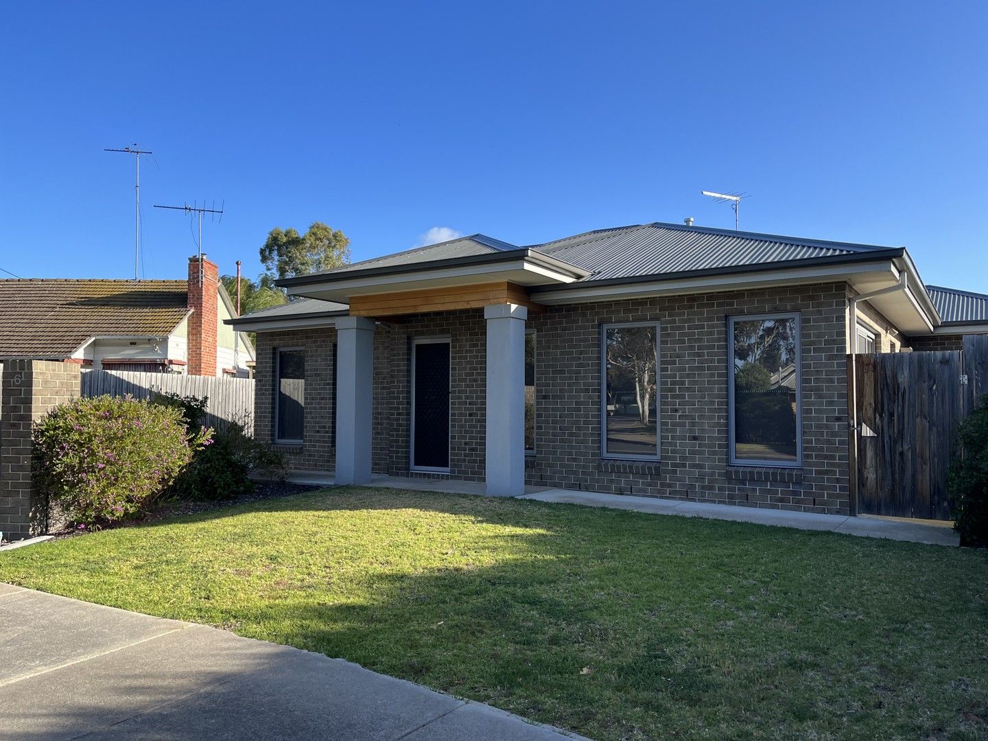 3 bedrooms House in 1/6 Chapman Crescent EAST GEELONG VIC, 3219