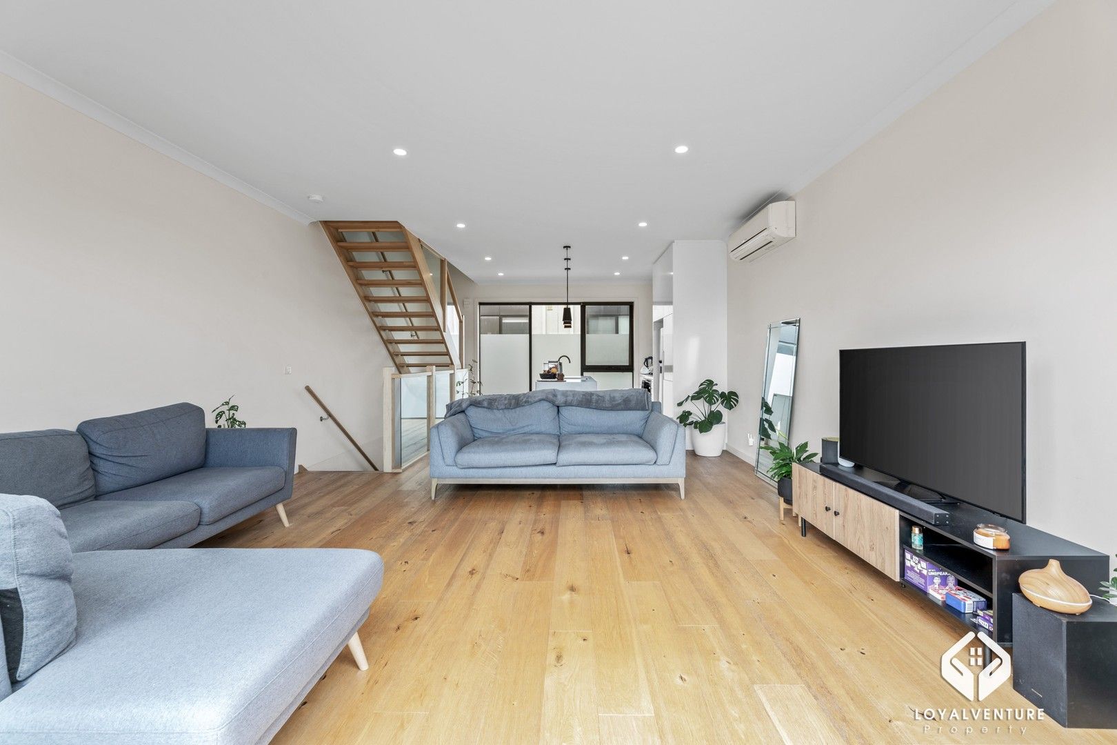 8 Woodruff St, Port Melbourne VIC 3207, Image 2