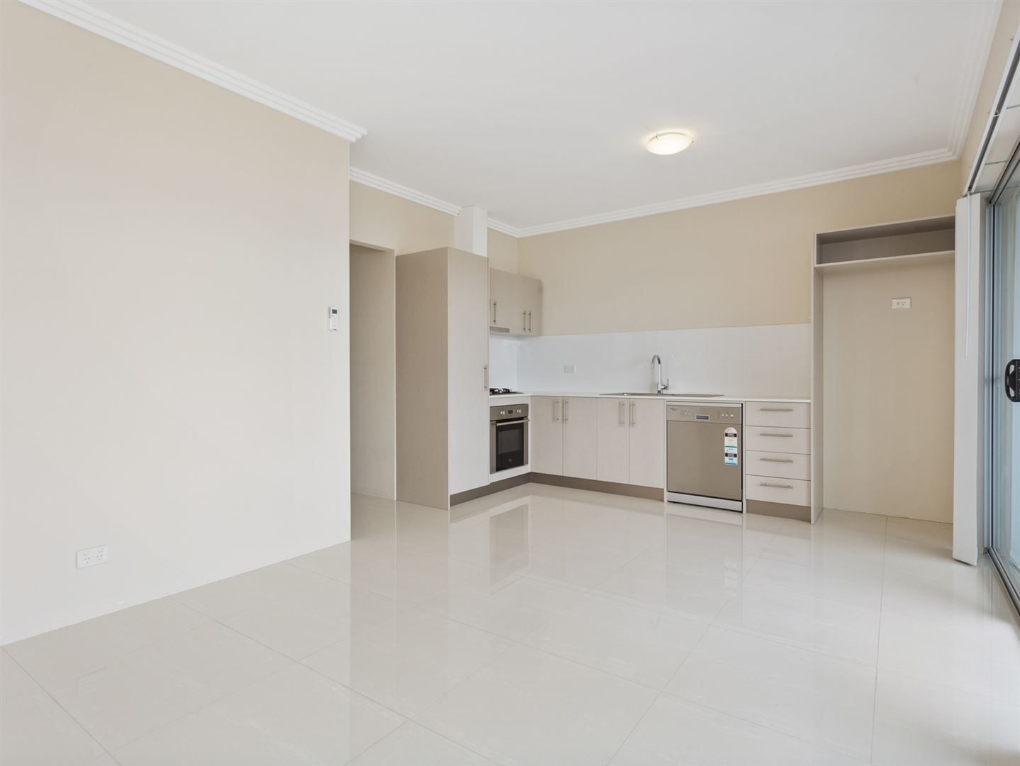 10/8 Nemagold Grove, Coogee WA 6166, Image 2