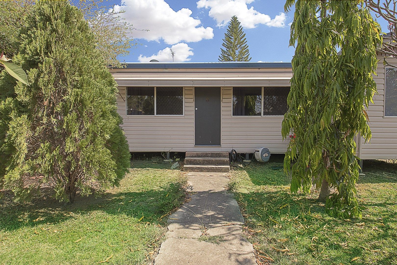 2 bedrooms House in 15 Gladstone Street PIMLICO QLD, 4812
