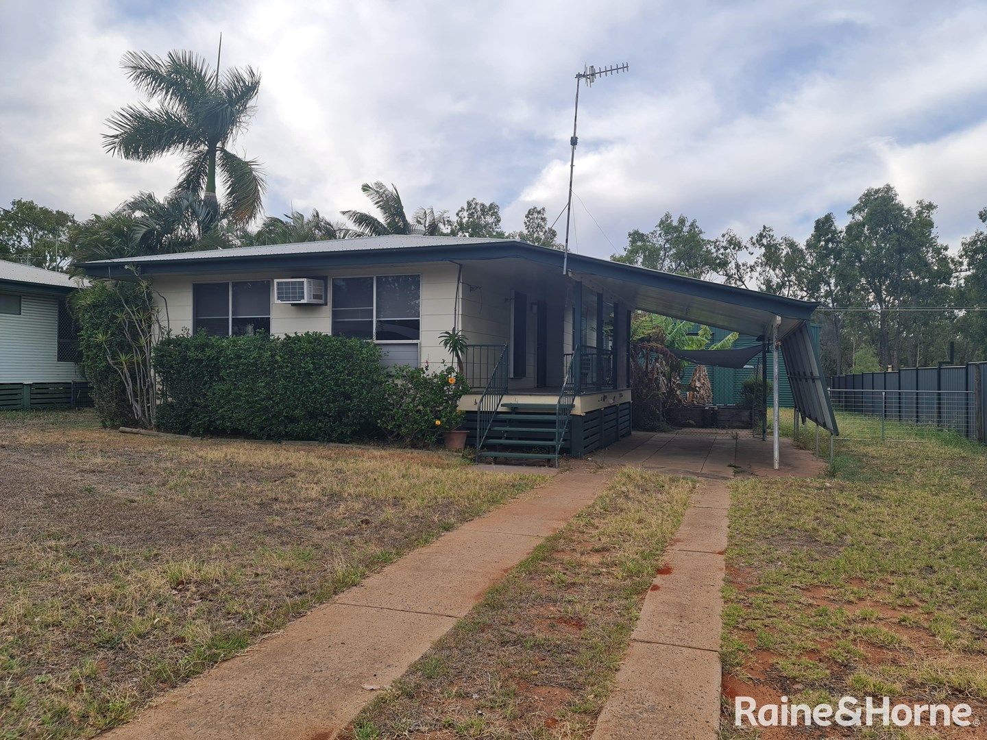 3 bedrooms House in 39 Forrest Drive MORANBAH QLD, 4744
