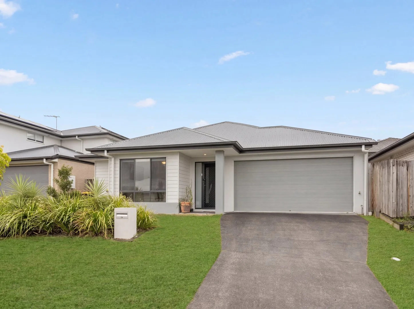 19 Flint Place, Park Ridge QLD 4125