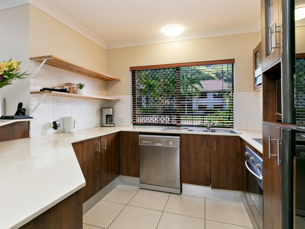 18/1-15 Robson St, Mooroobool QLD 4870, Image 2