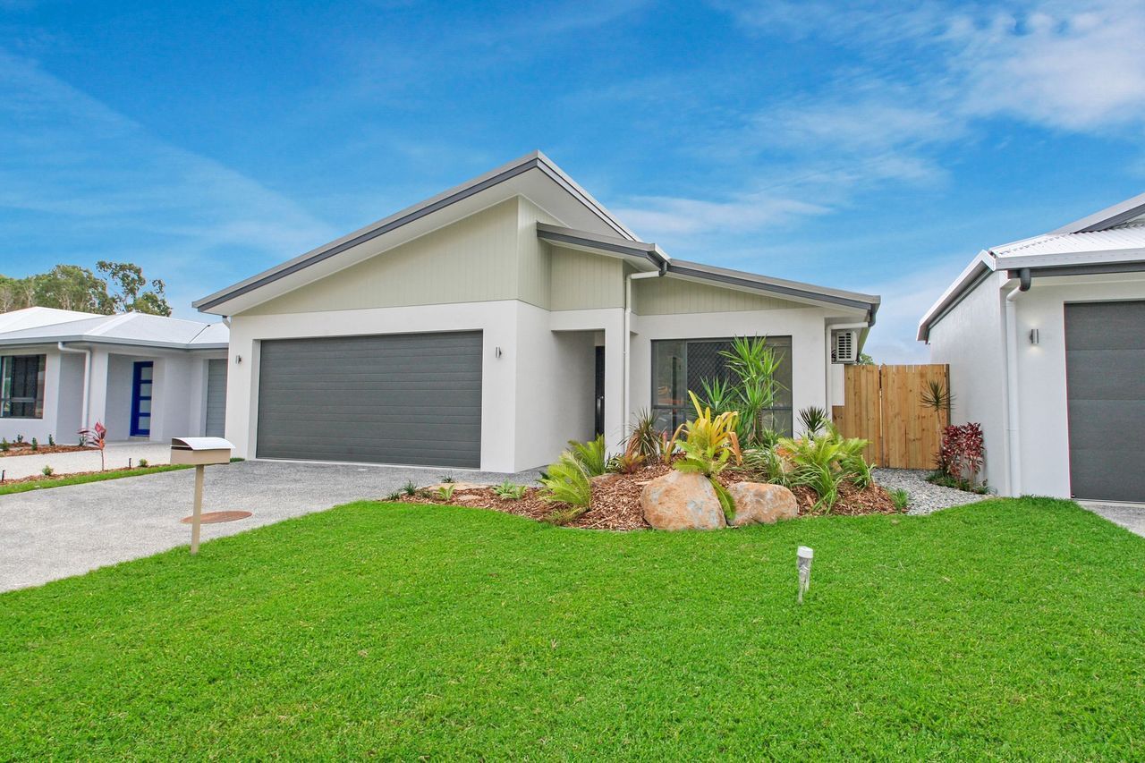 4 bedrooms House in 16 HEADSAIL DRIVE TRINITY BEACH QLD, 4879