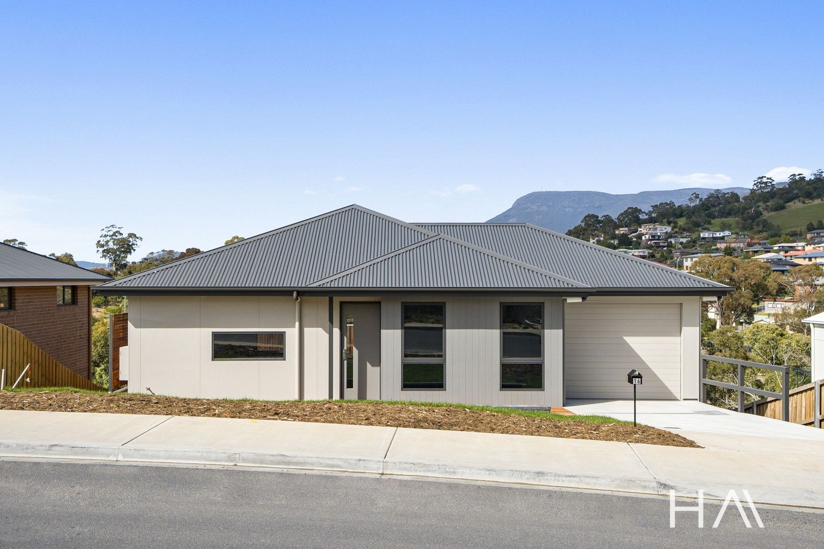 3 bedrooms House in 16 Stony Point Drive AUSTINS FERRY TAS, 7011