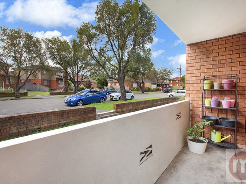 2/24 Morris Avenue, Croydon Park NSW 2133, Image 2