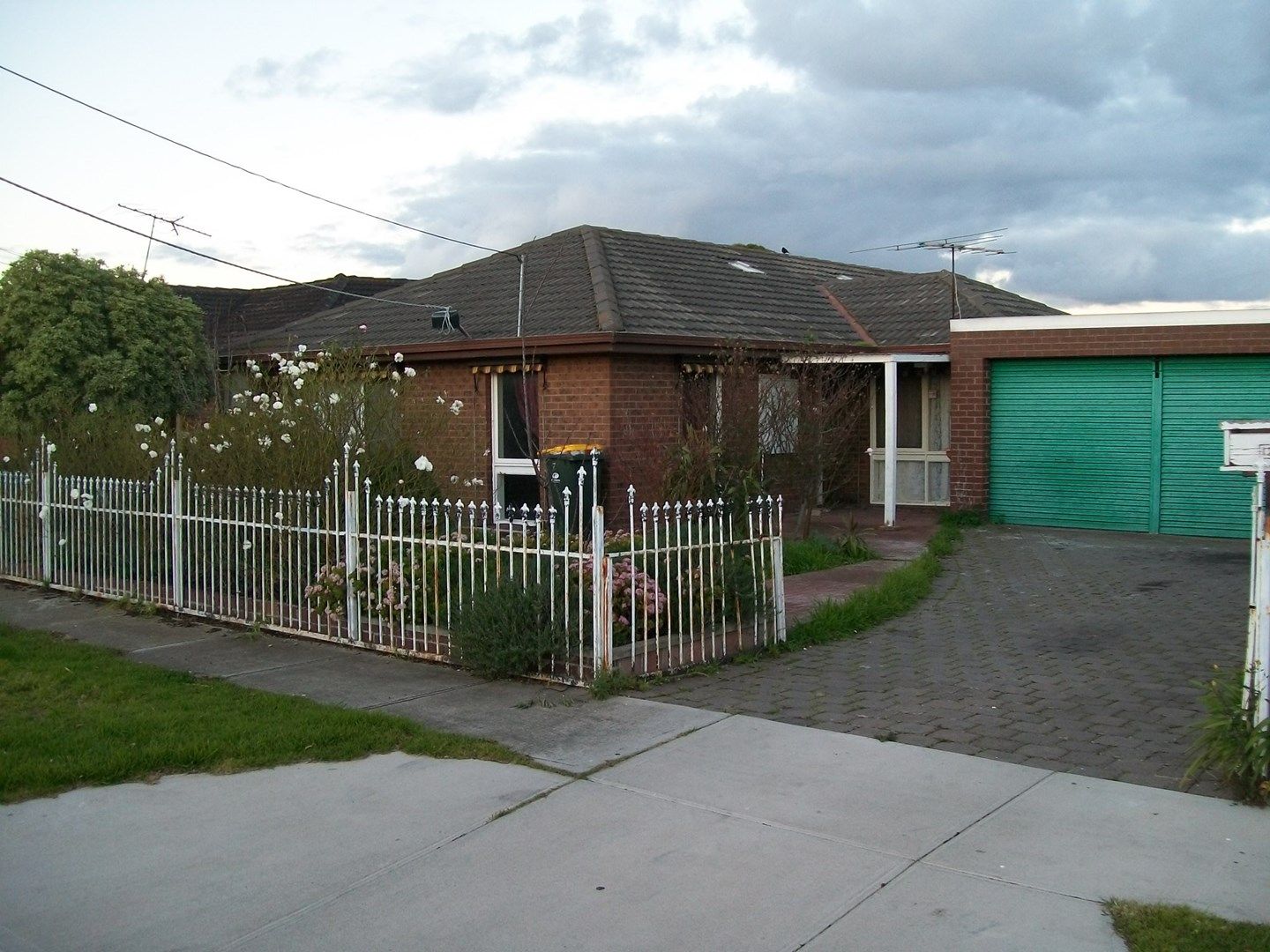 4 bedrooms House in 12 Redditch Crescent DEER PARK VIC, 3023