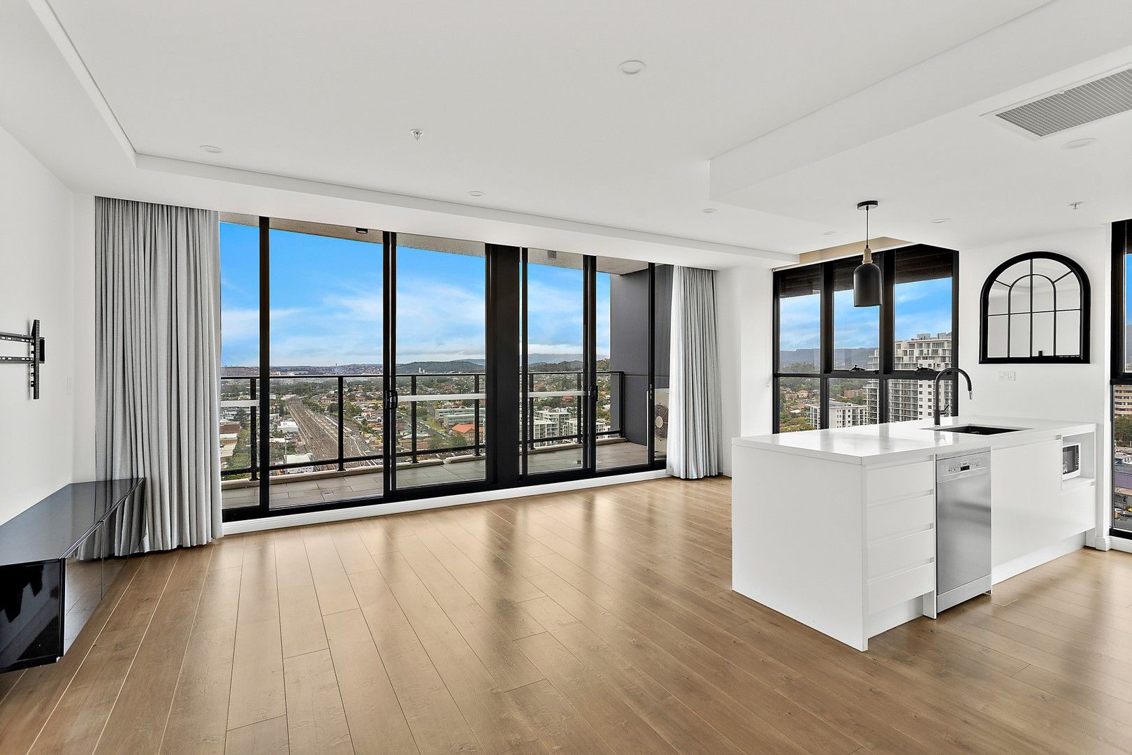 2 bedrooms Apartment / Unit / Flat in 1804/15 Railway Parade WOLLONGONG NSW, 2500