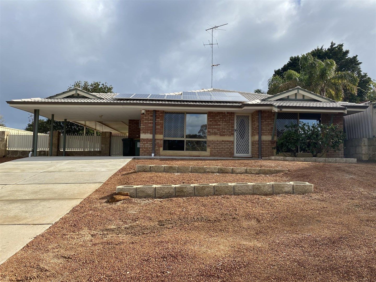 4 bedrooms House in 28 Casuarina Drive HALLS HEAD WA, 6210