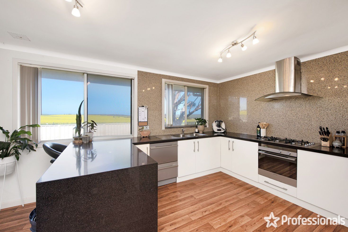 423A Starling Road, Bowes WA 6535, Image 2