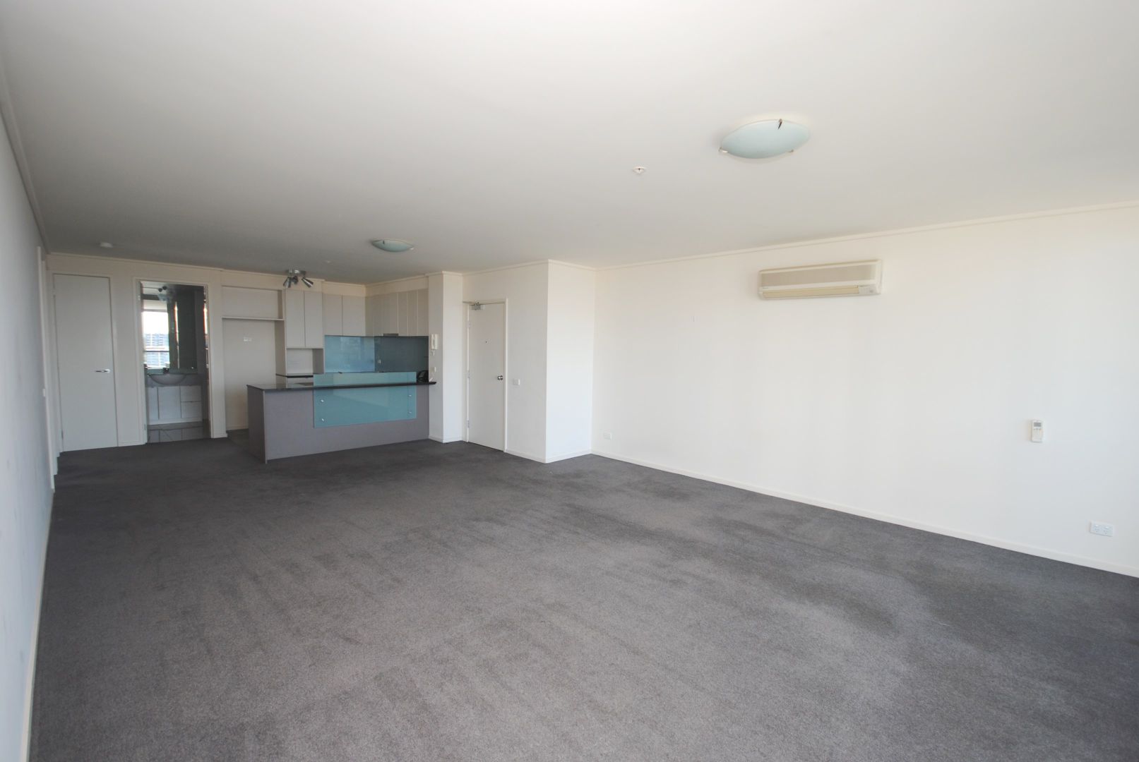 REF 071821/100 Kavanagh Street, Southbank VIC 3006, Image 2