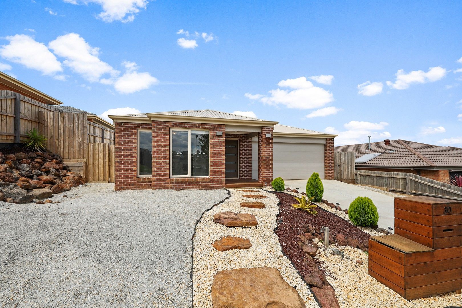 4 bedrooms House in 30 Buscombe Crescent DROUIN VIC, 3818