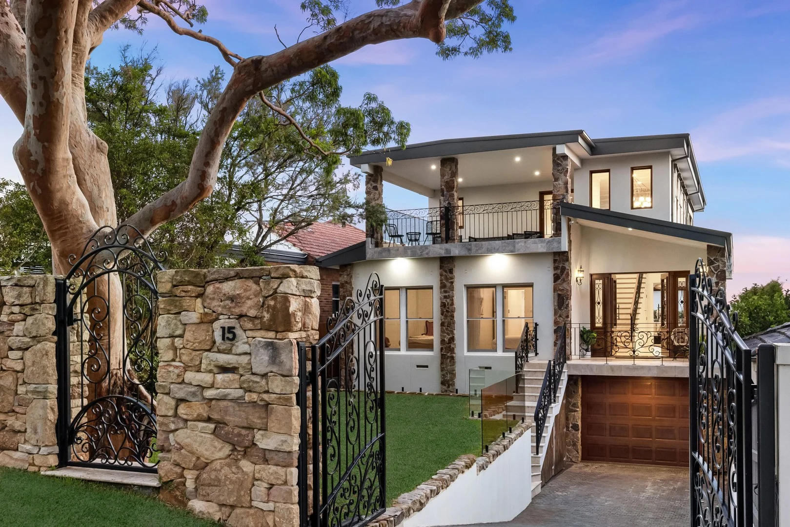 Primary image of 15 ALMA STREET, Clontarf NSW 2093