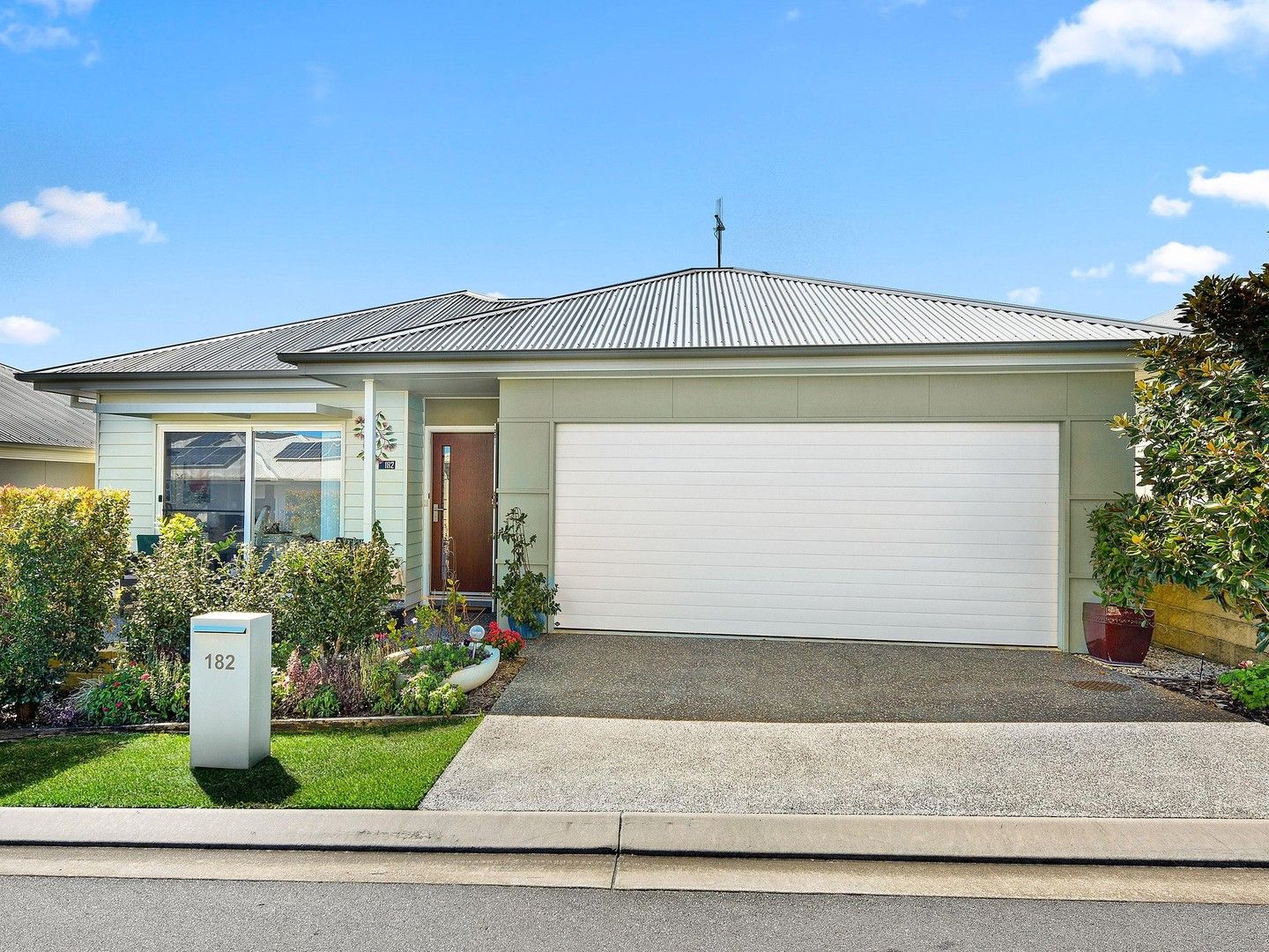 2 bedrooms House in 182 North Atlantic Circuit LAKE CATHIE NSW, 2445