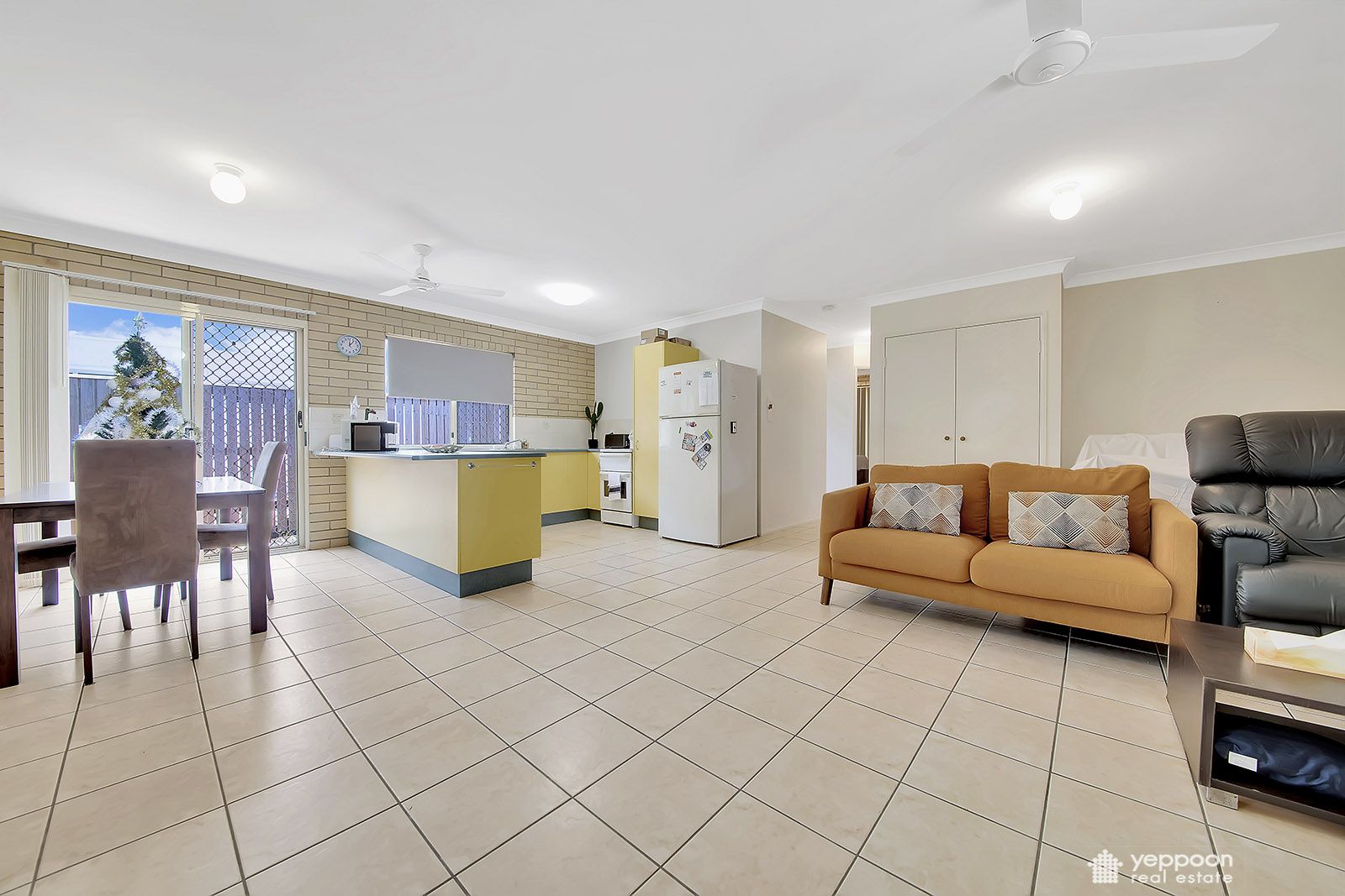 1 & 2/5 Wattle Lane, Cooee Bay QLD 4703, Image 2