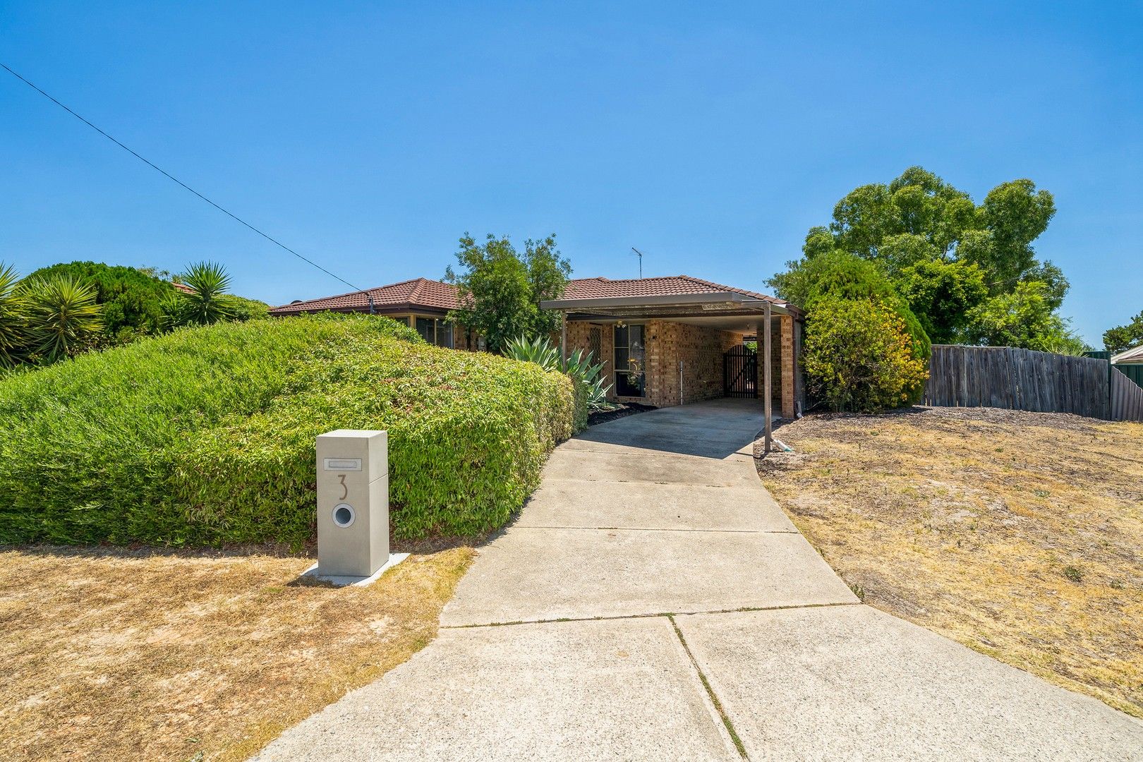 4 bedrooms House in 3 Coongan Court HEATHRIDGE WA, 6027
