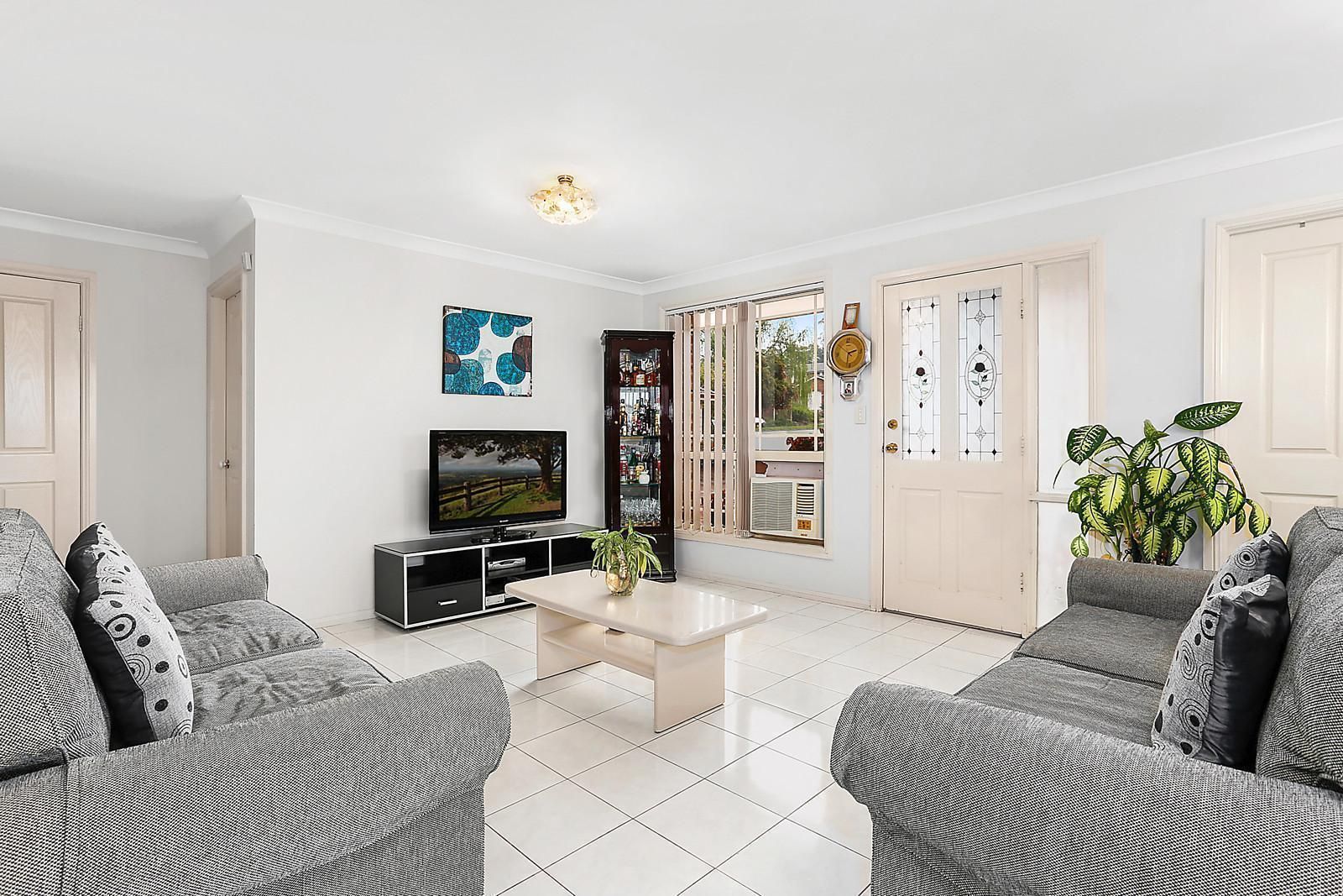 3/2 Galilee Close, Bossley Park NSW 2176, Image 2