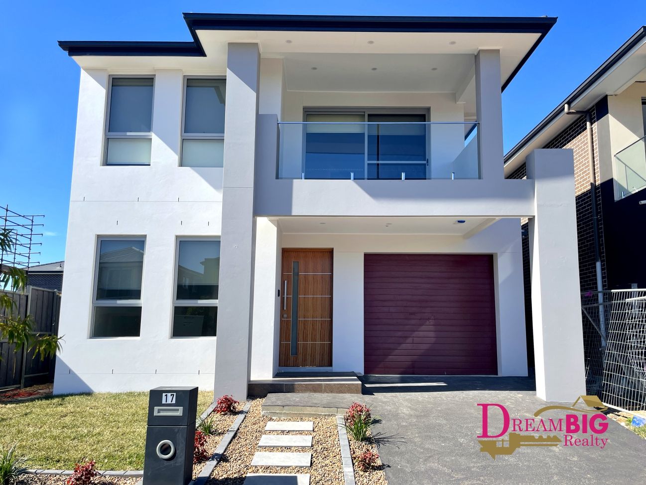 5 bedrooms House in 17 Sparrowhawk Street MARSDEN PARK NSW, 2765