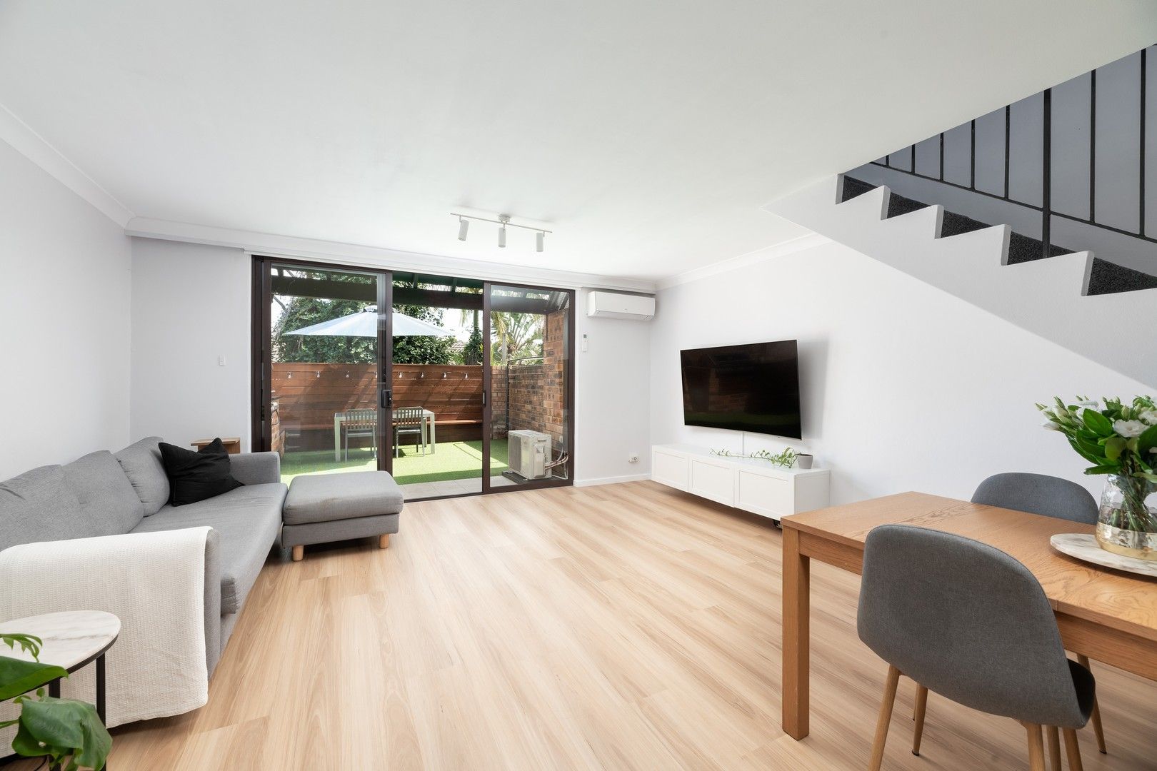 2 bedrooms Townhouse in 13/98-102 Glencoe Street SUTHERLAND NSW, 2232