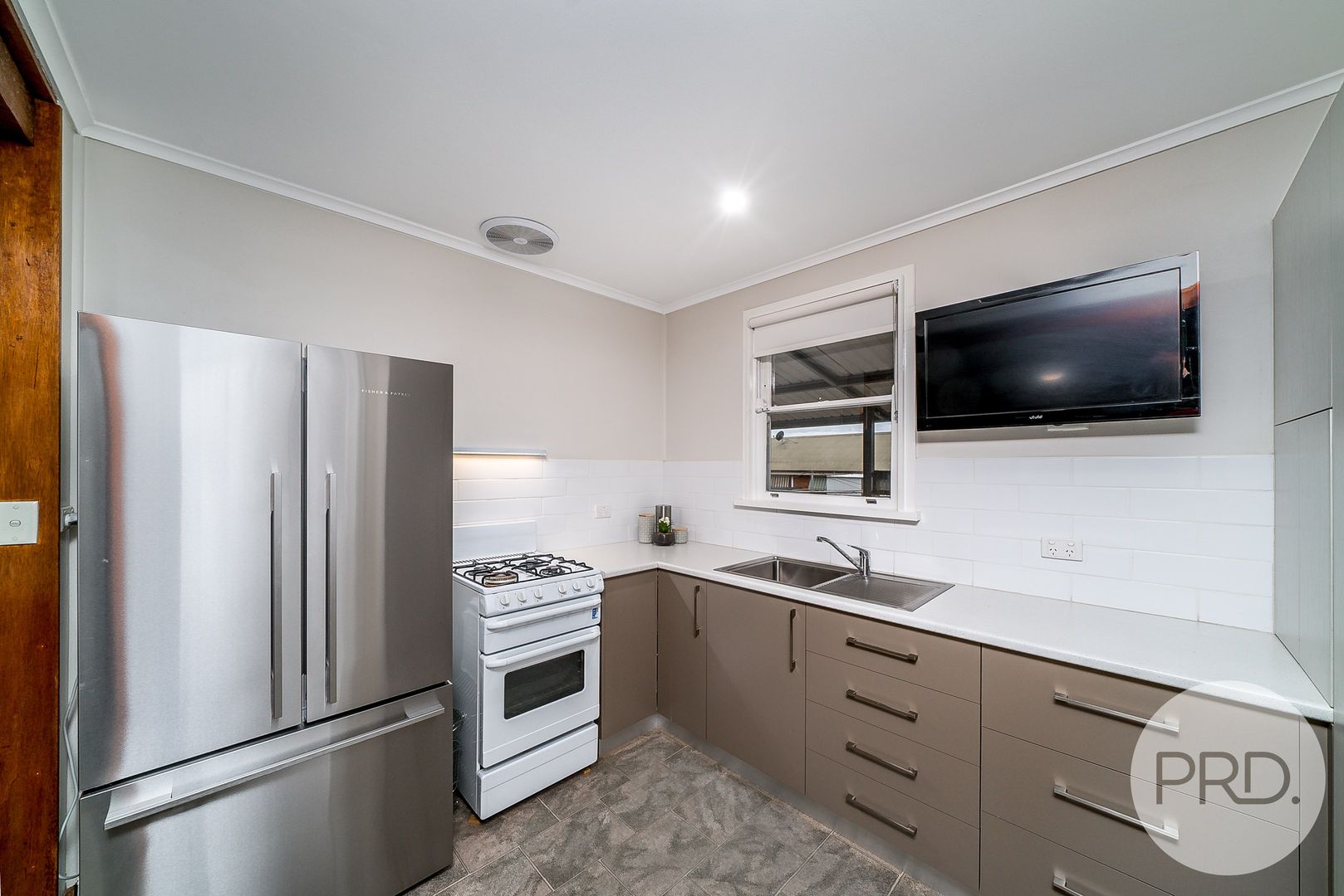 21 Tarakan Avenue, Wagga Wagga NSW 2650, Image 1