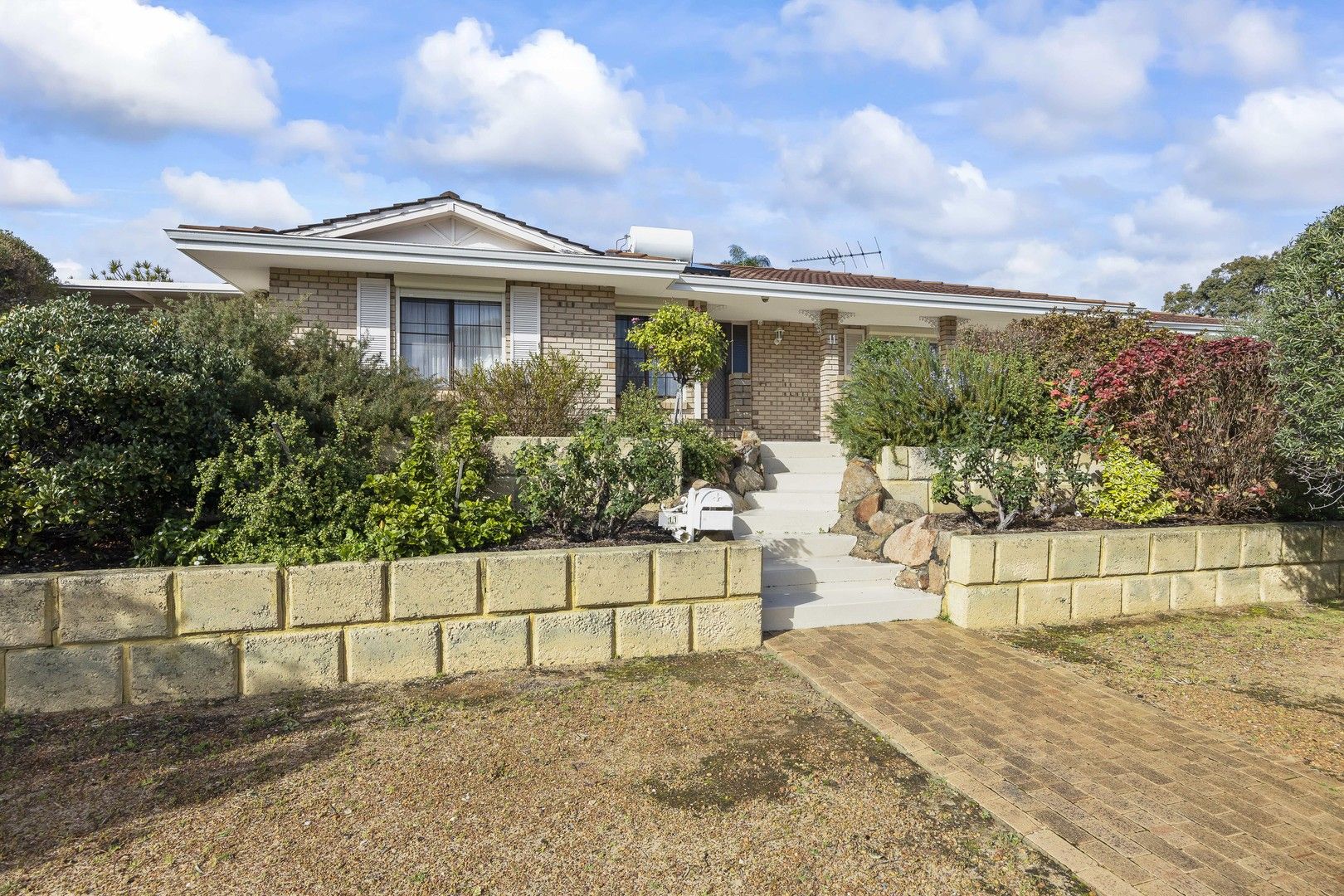 4 bedrooms House in 11 Seacrest Drive SORRENTO WA, 6020