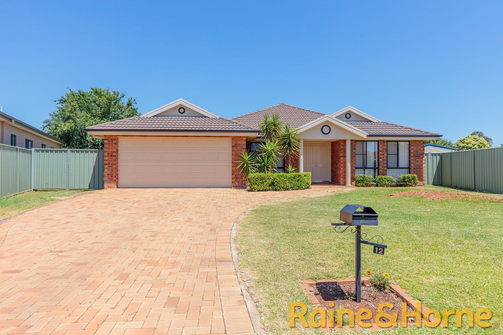4 bedrooms House in 12 Hawkesbury Place DUBBO NSW, 2830