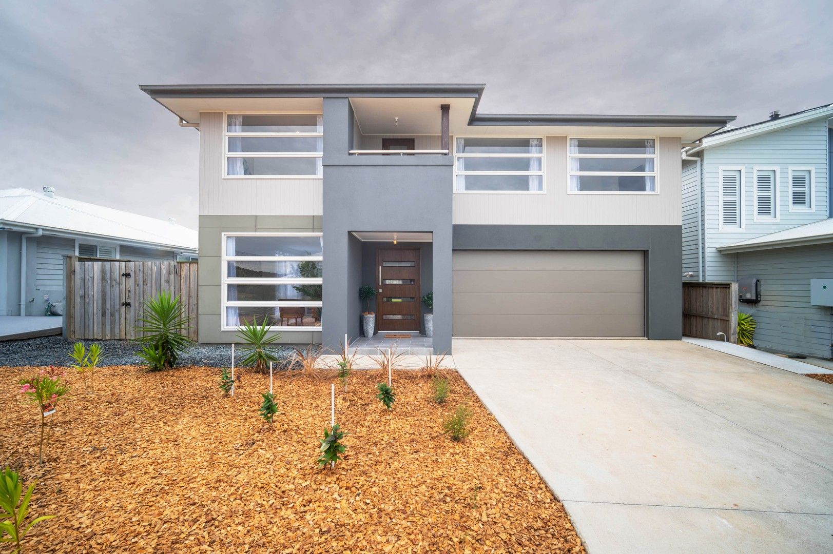 6 bedrooms House in 3 Sunnyspot Boulevarde CATHERINE HILL BAY NSW, 2281