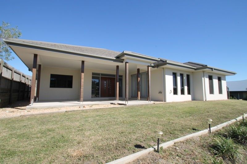 4 bedrooms House in 180 J Hickey Avenue CLINTON QLD, 4680