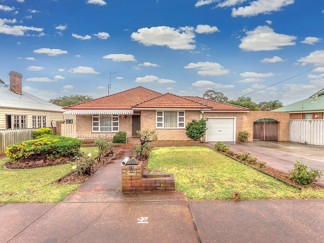 Primary image of 60 Railway Parade, Bayswater WA 6053