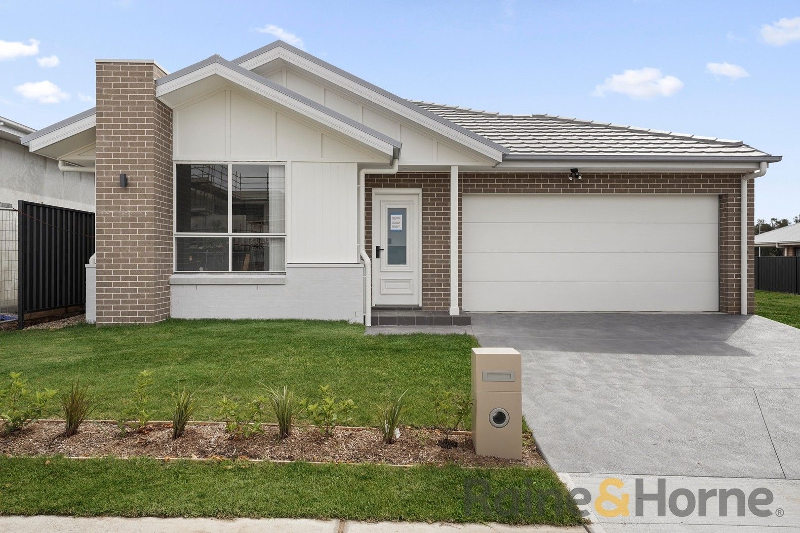 4 bedrooms House in 8 Burke Street ORAN PARK NSW, 2570