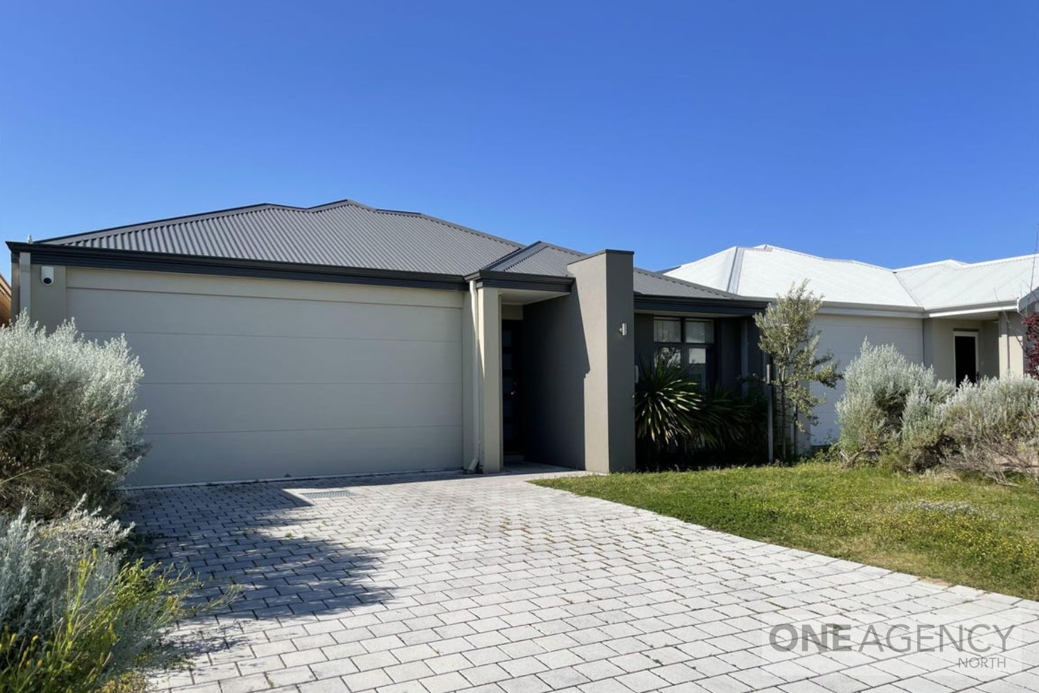 3 bedrooms House in 10 Macadamia Loop PIARA WATERS WA, 6112