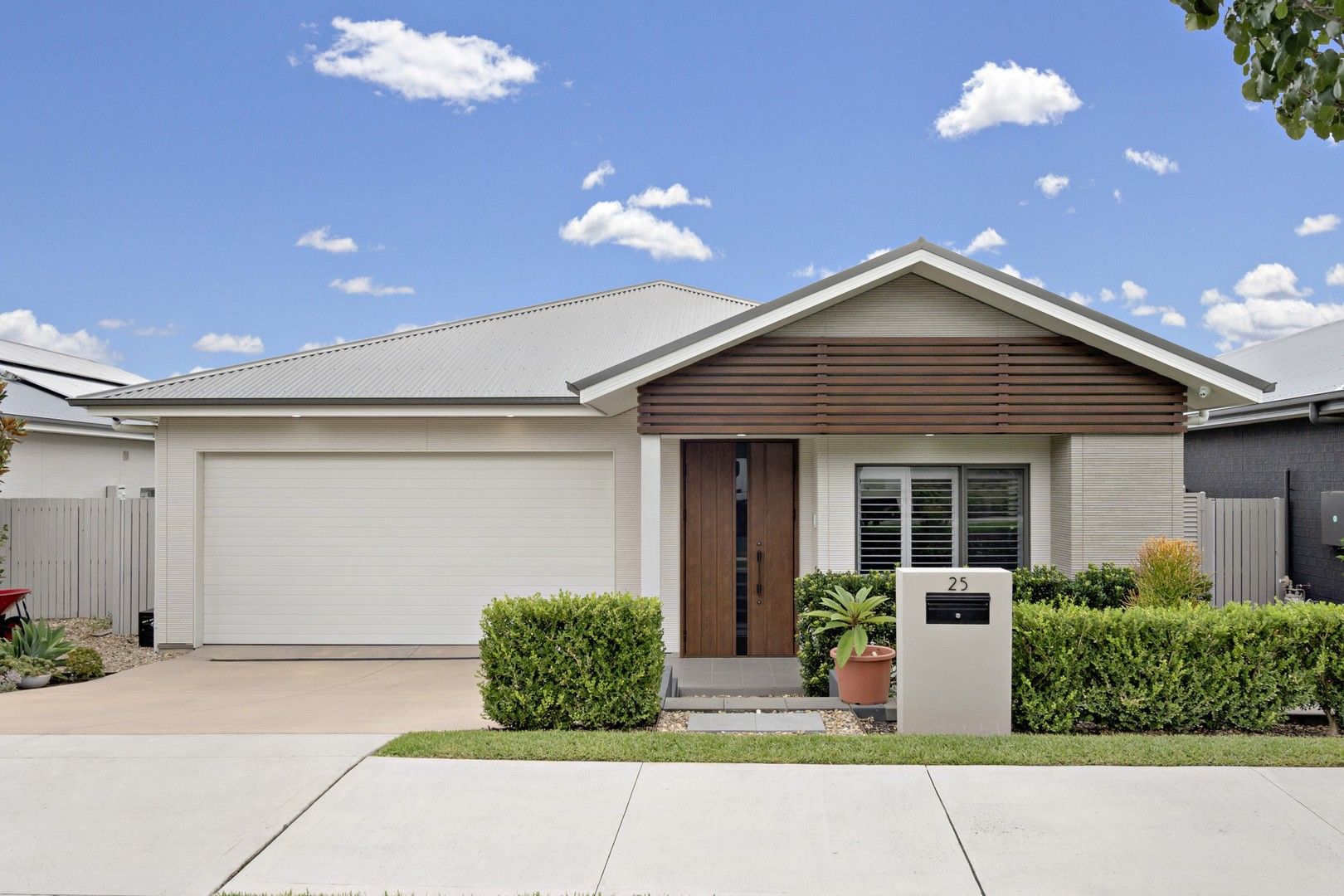 25 Brewerton Close, Gledswood Hills NSW 2557, Image 0