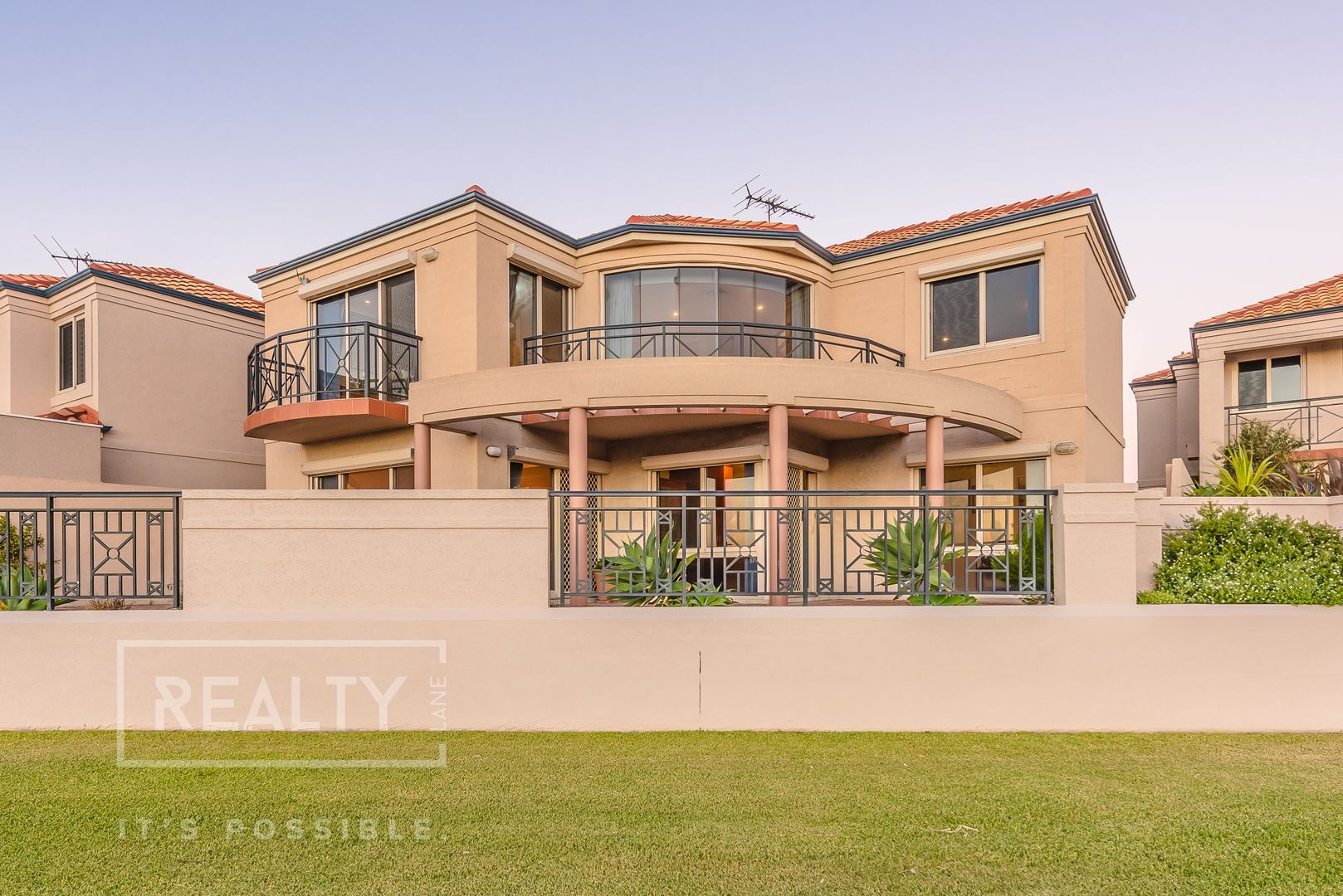 82/160 West Coast Drive, Sorrento WA 6020