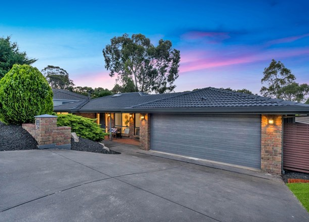 32 Dunalbyn Drive, Aberfoyle Park SA 5159