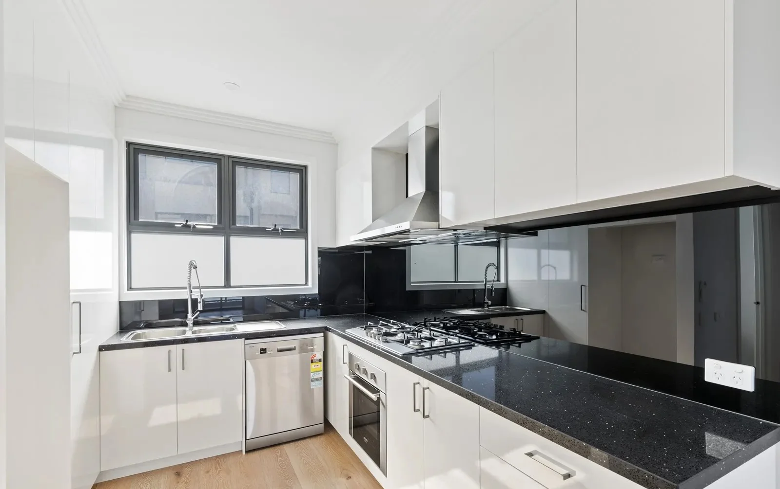 Additional image 4 of 2/450 Doncaster Rd, Doncaster VIC 3108