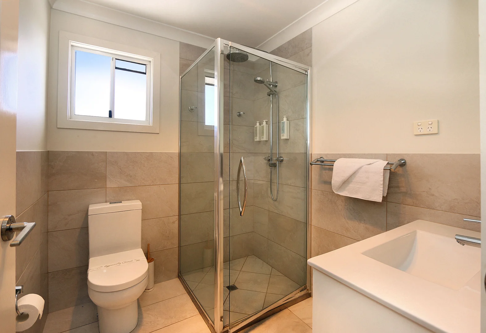 Additional image 20 of 129 Sea Esplanade, Burnett Heads QLD 4670