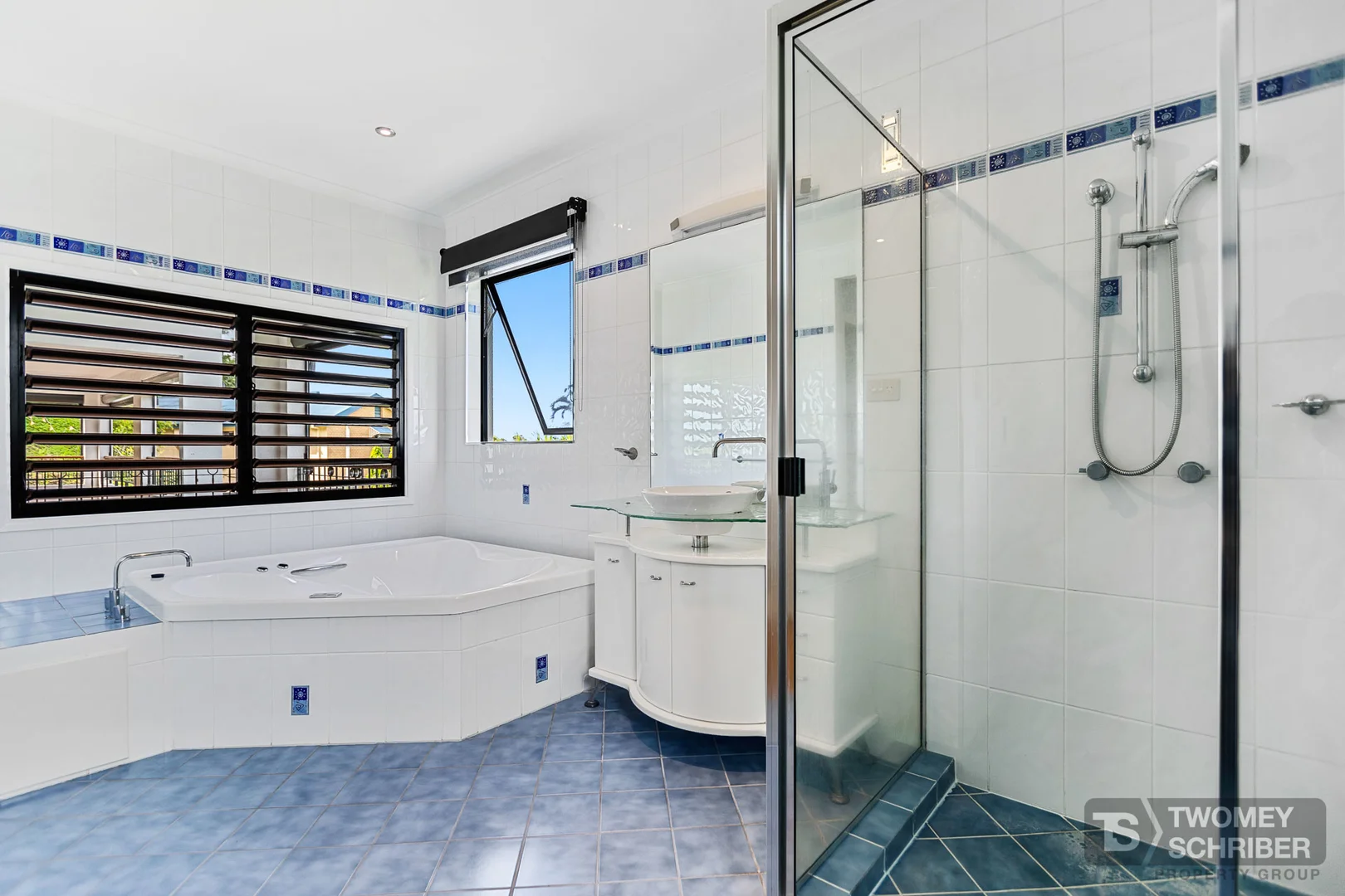 Additional image 12 of 8 Seaview Close, Bayview Heights QLD 4868