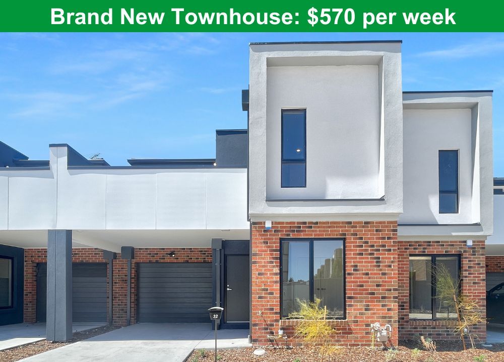4 bedrooms Townhouse in 32 Midnight Circuit SOUTH MORANG VIC, 3752