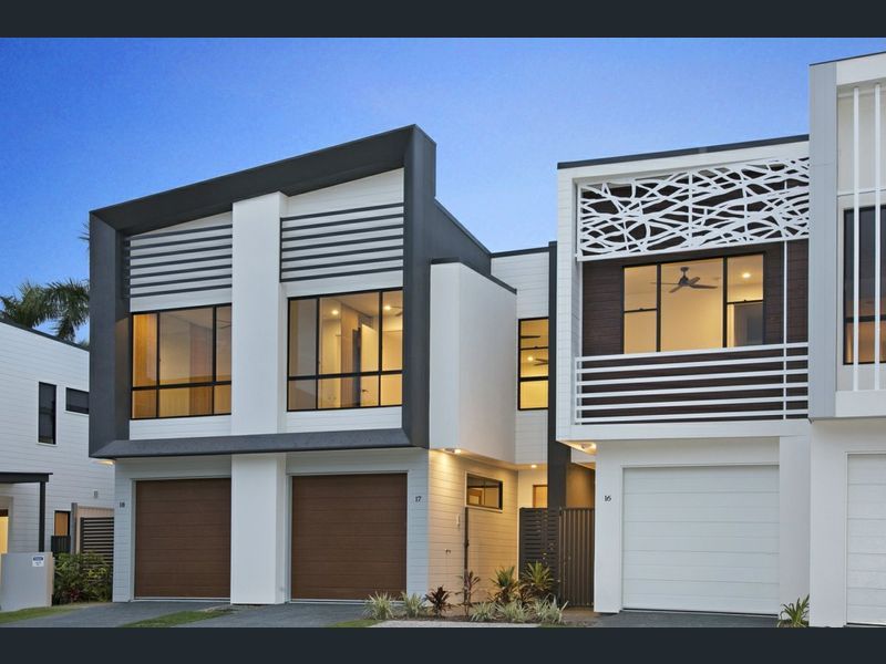 3 bedrooms Villa in 12/74-76 HILLVIEW PARADE ASHMORE QLD, 4214