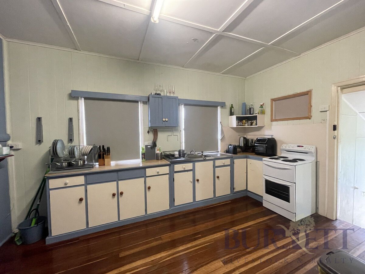 18 Brookes Street, Biggenden QLD 4621, Image 2