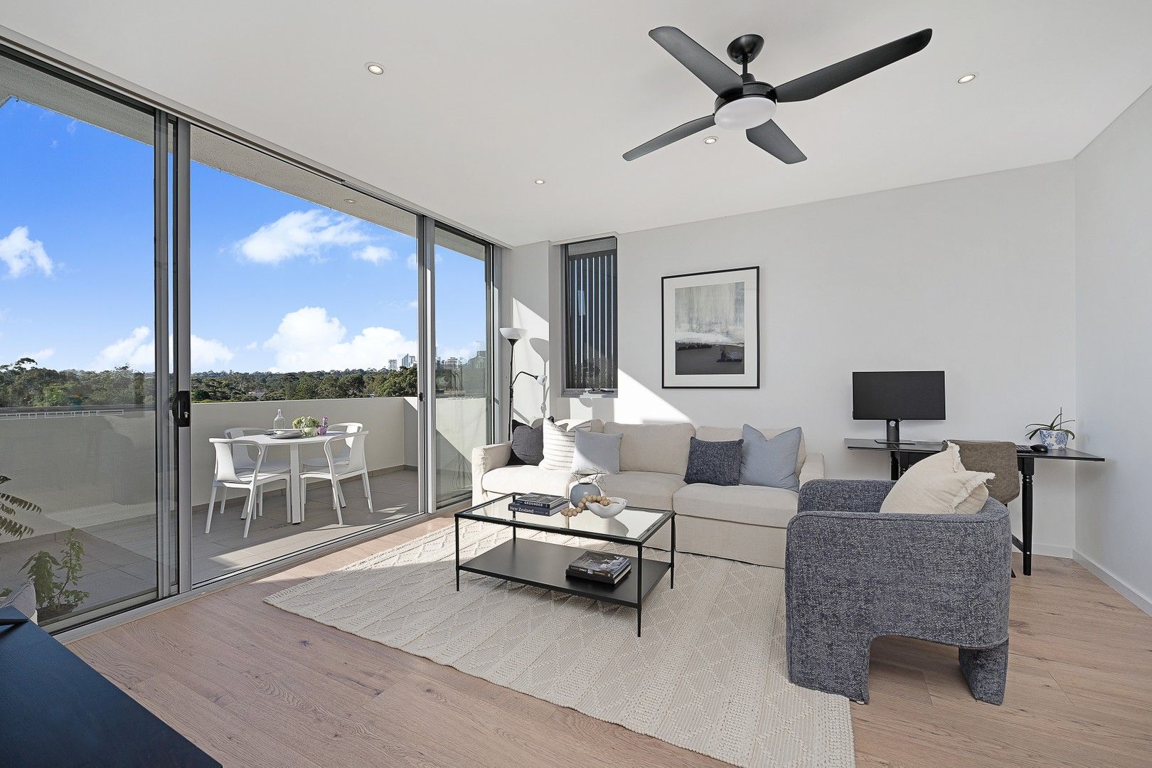 2 bedrooms Apartment / Unit / Flat in 402/544-550 Mowbray Road West LANE COVE NSW, 2066