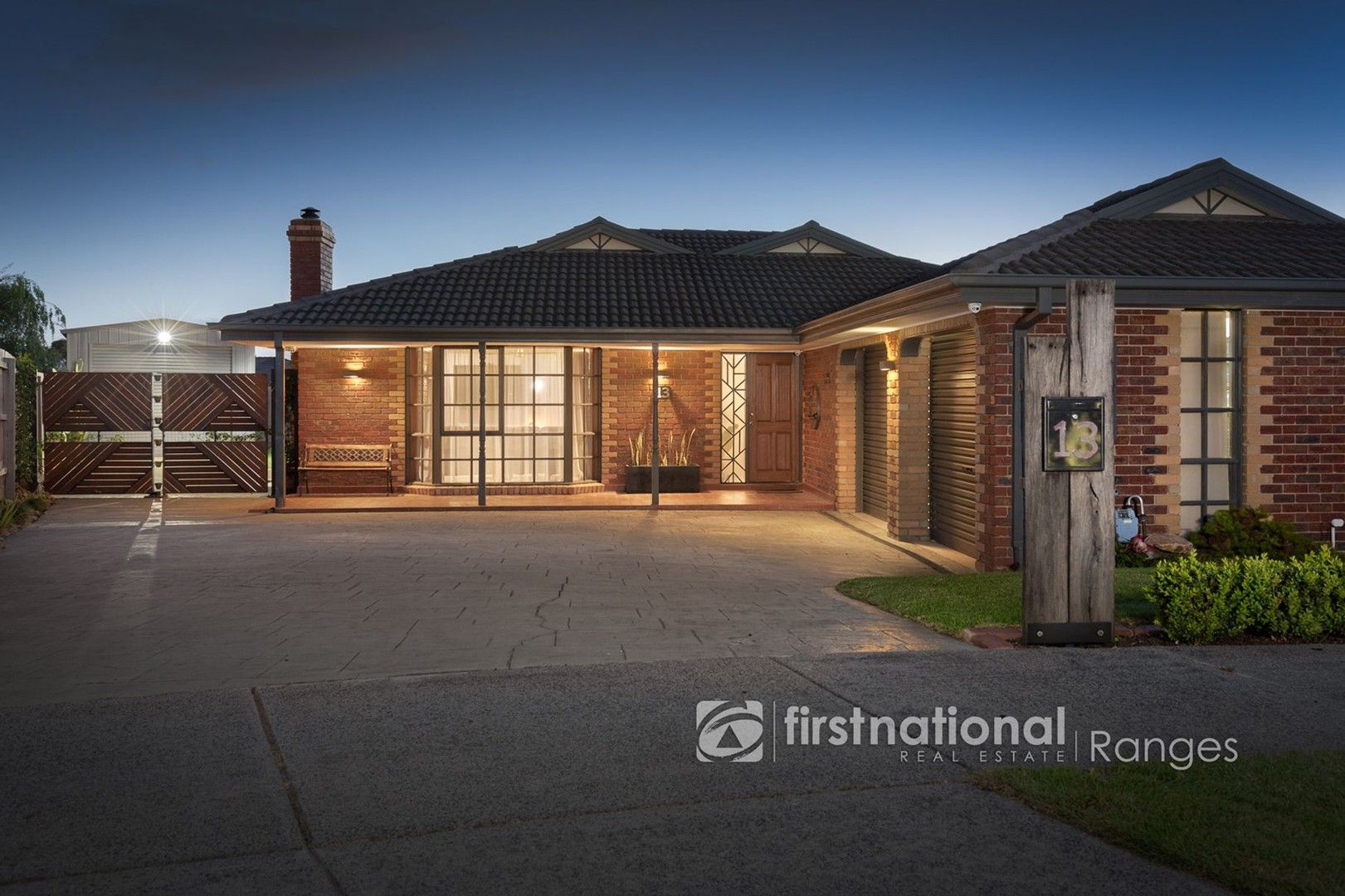 3 bedrooms House in 13 Sheffield Close PAKENHAM VIC, 3810