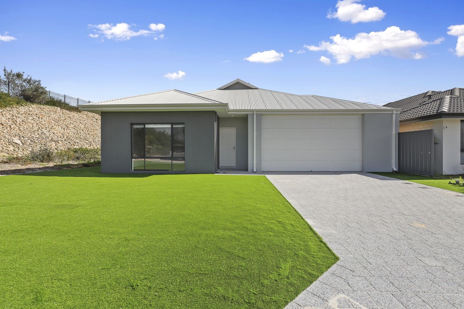 4 bedrooms House in 16 Melbourne Loop HAMMOND PARK WA, 6164