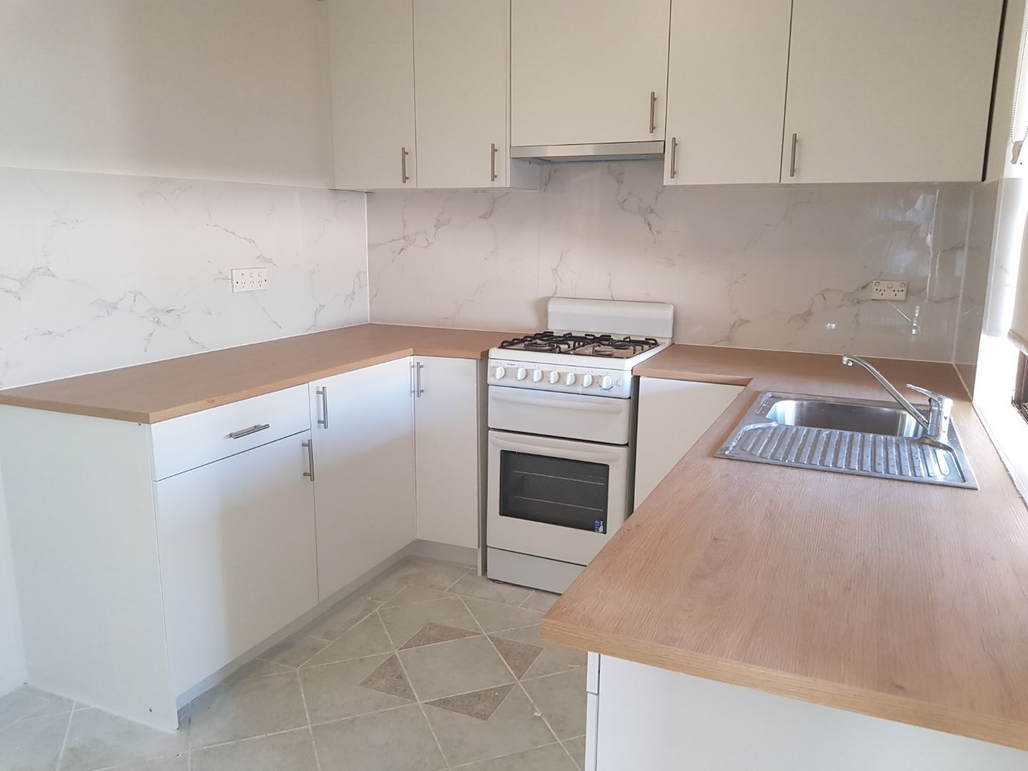 3 bedrooms House in 118 Shillington Way THORNLIE WA, 6108
