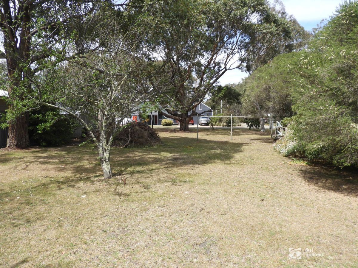 18 Seventh Parade, Raymond Island VIC 3880, Image 0