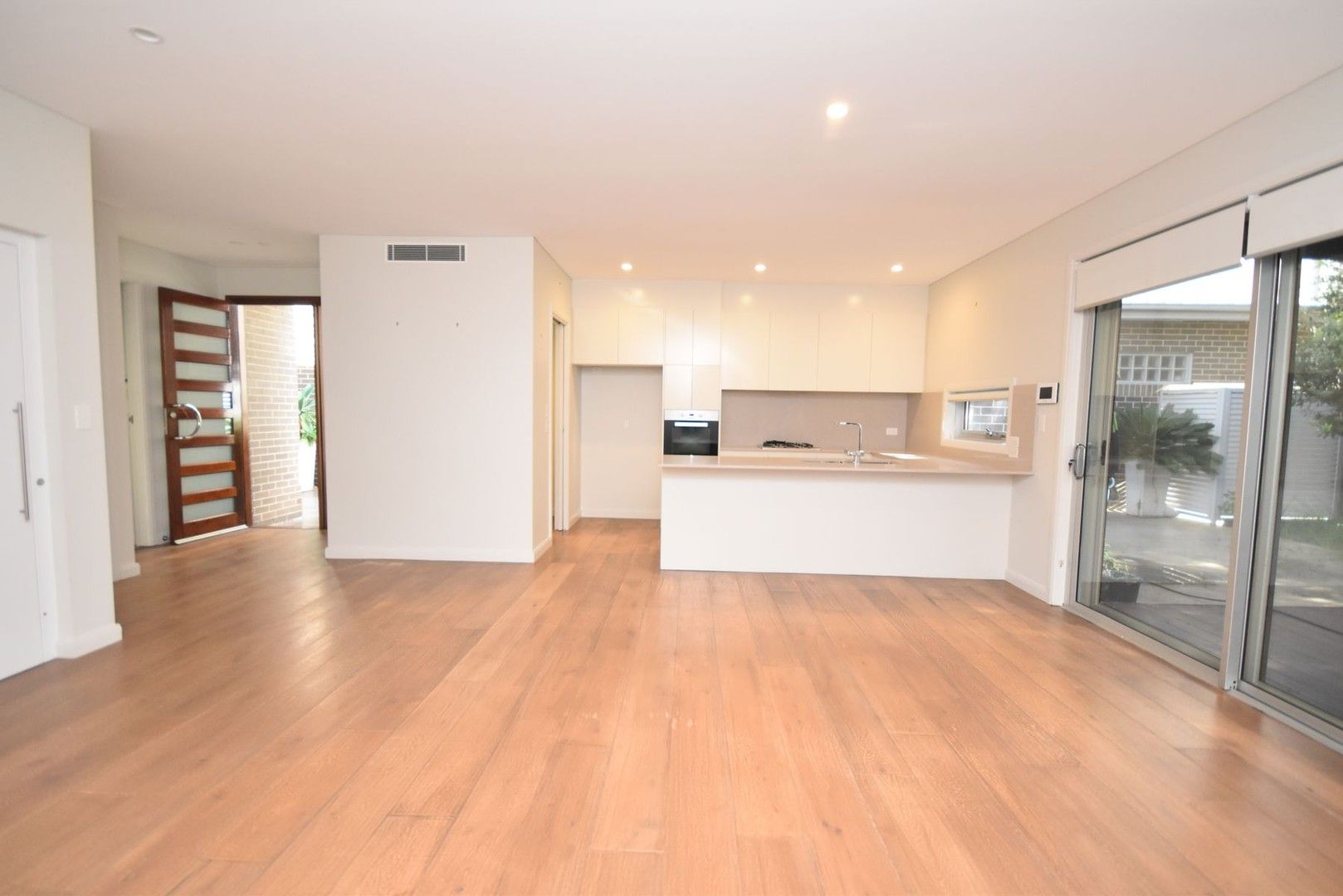 3 bedrooms Townhouse in 3/137-139 Kingsway WOOLOOWARE NSW, 2230