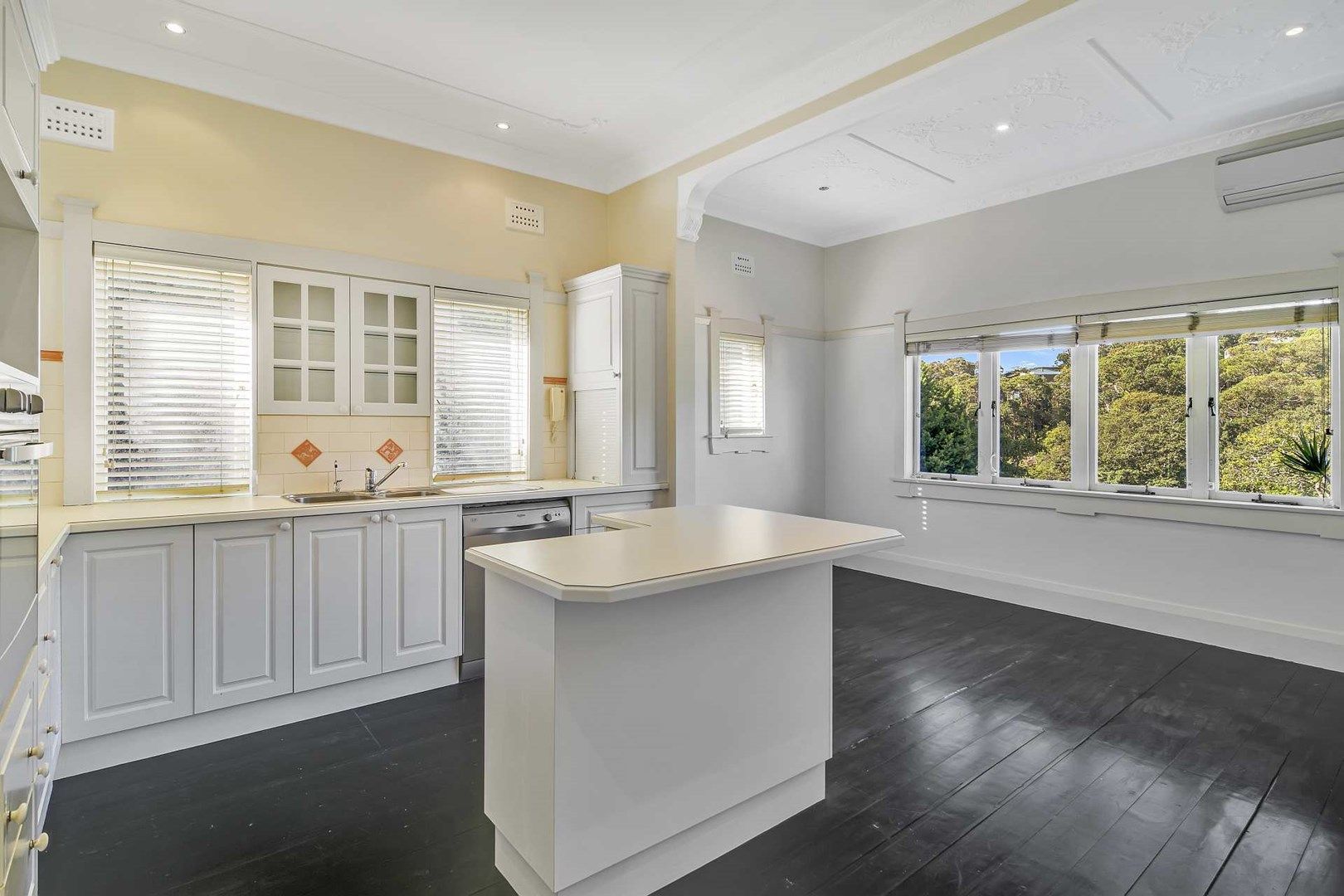 2 bedrooms Apartment / Unit / Flat in 3/235 Raglan Street MOSMAN NSW, 2088